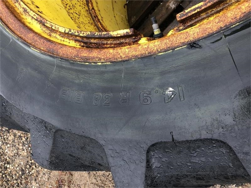 Michelin 14.9 R38  - Tire for Agricultural machinery: picture 2 Michelin 14.9 R38  - Tire for Agricultural machinery: picture 2