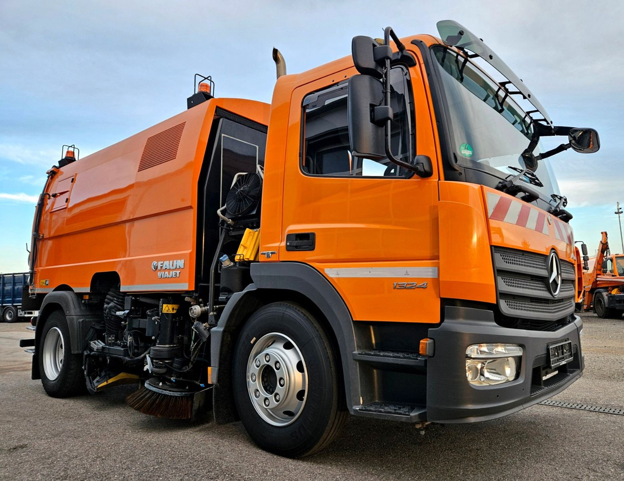 Mercedes-Benz Atego 1324 Euro6 FAUN Viajet 6  Aufbaumotor - Road sweeper: picture 1 Mercedes-Benz Atego 1324 Euro6 FAUN Viajet 6  Aufbaumotor - Road sweeper: picture 1