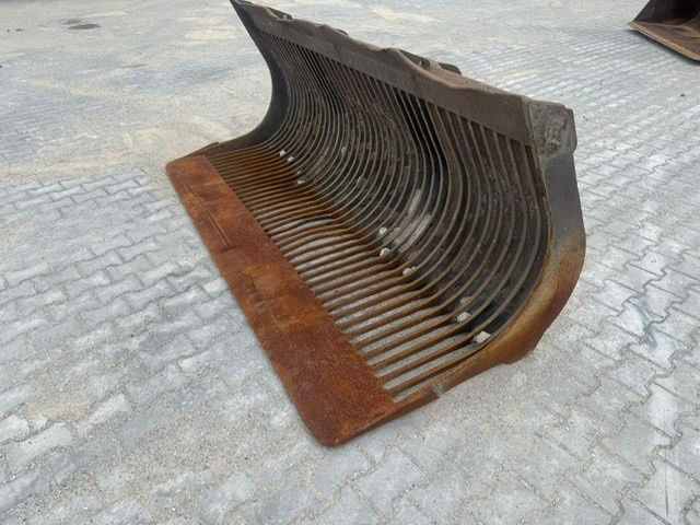 Volvo Puinriek 2700mm Breed L60 L70 L90 L110 - Sorting bucket: picture 1 Volvo Puinriek 2700mm Breed L60 L70 L90 L110 - Sorting bucket: picture 1