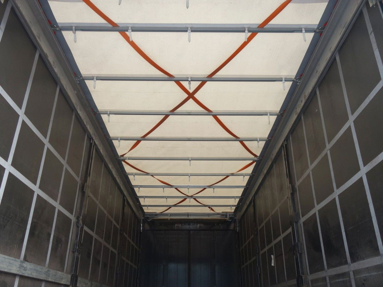 Curtain side truck DAF XF 480 SSC, 120 cbm, Durchfahren: picture 16 Curtain side truck DAF XF 480 SSC, 120 cbm, Durchfahren: picture 16