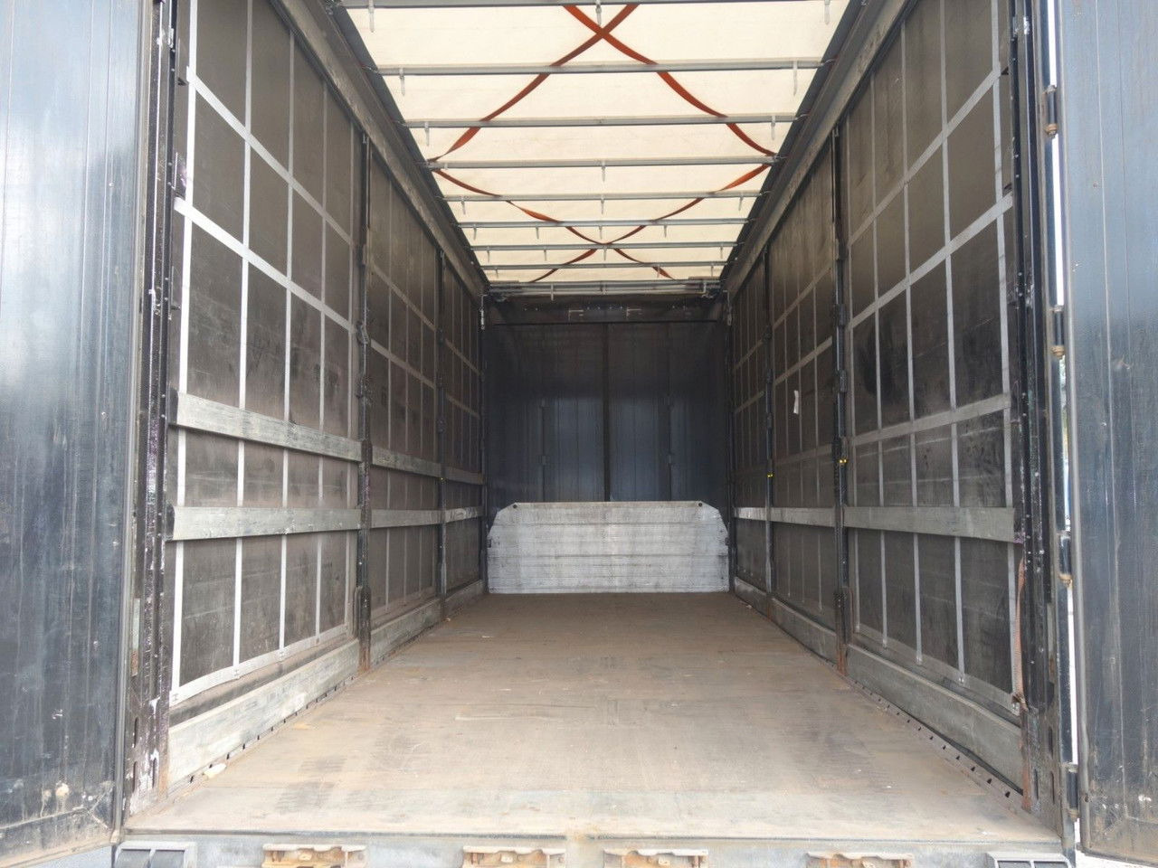 Curtain side truck DAF XF 480 SSC, 120 cbm, Durchfahren: picture 15 Curtain side truck DAF XF 480 SSC, 120 cbm, Durchfahren: picture 15