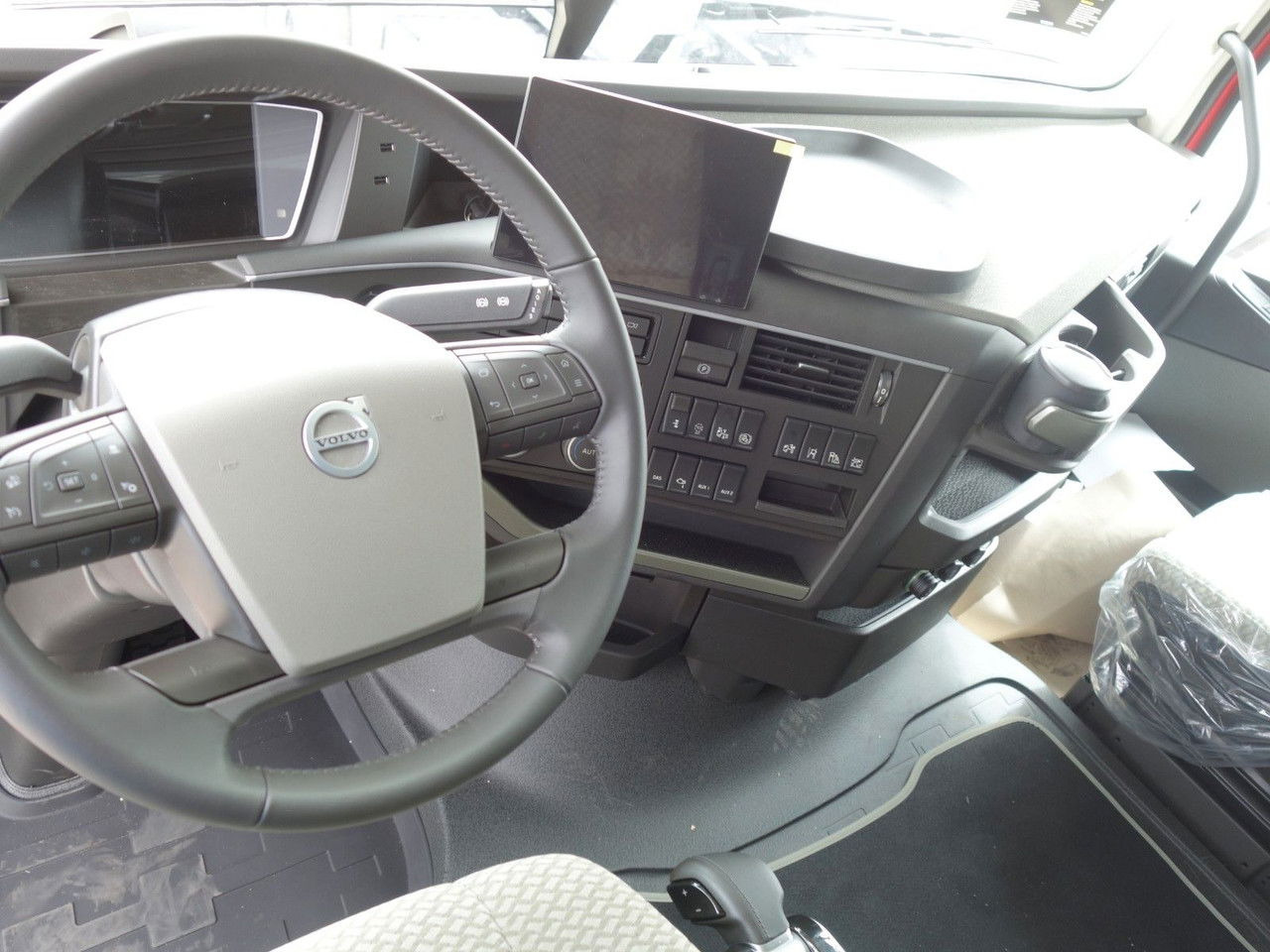 Autotransporter truck Volvo FH 13 XL 460 TC Neue fur Kassbohrer: picture 13 Autotransporter truck Volvo FH 13 XL 460 TC Neue fur Kassbohrer: picture 13