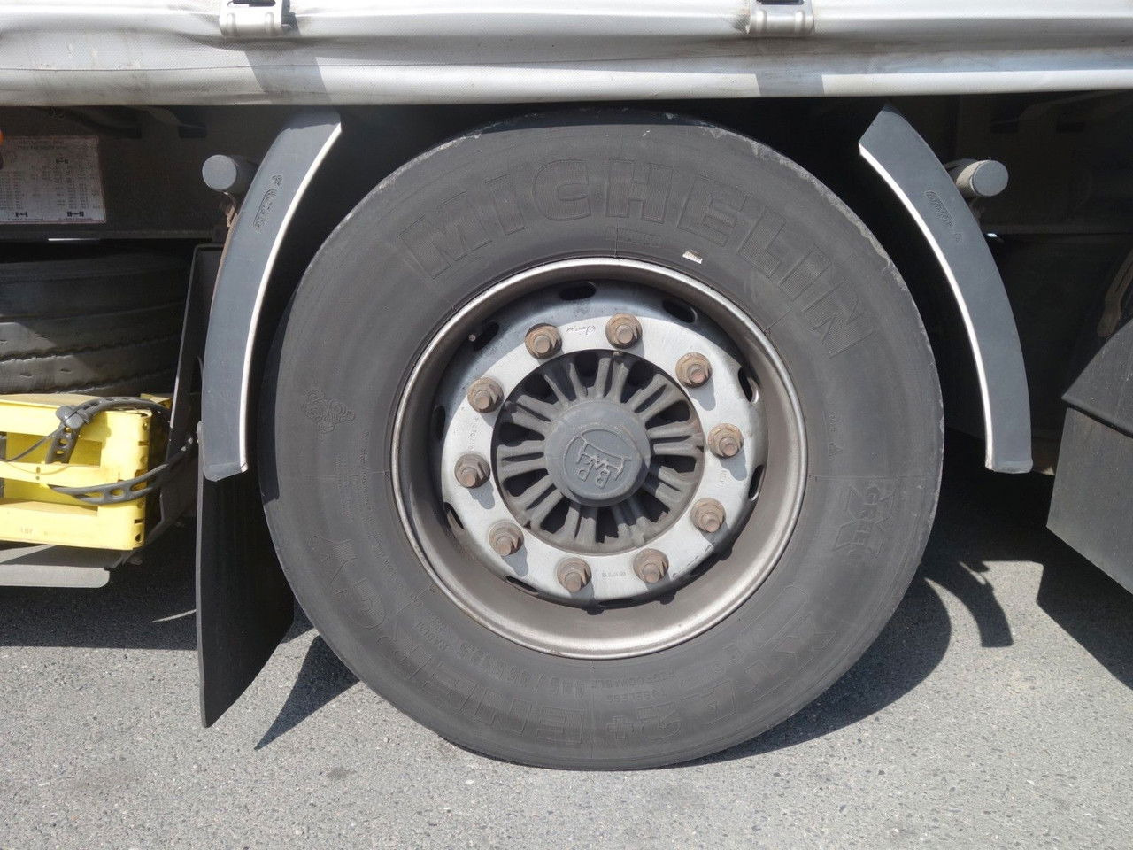 Curtain side truck Volvo FH 460 XL 6x2, 120 cbm, Durchfahren: picture 7
