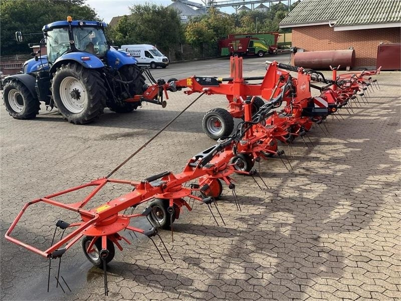 Kuhn GF13012 - Tedder/ Rake: picture 1 Kuhn GF13012 - Tedder/ Rake: picture 1
