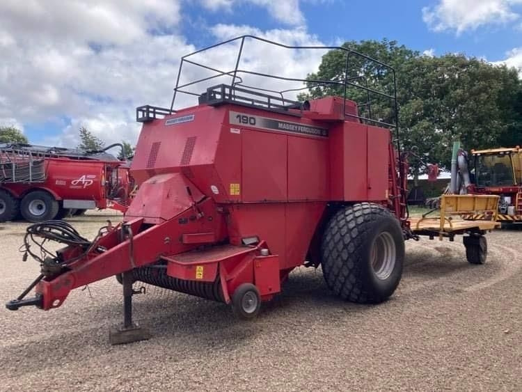 Massey Ferguson LB190 Fieldstar *** m. parkland ballevogn *** - Square baler: picture 1 Massey Ferguson LB190 Fieldstar *** m. parkland ballevogn *** - Square baler: picture 1