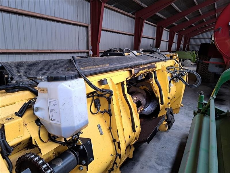 New Holland 283 Header - Tedding equipment: picture 5 New Holland 283 Header - Tedding equipment: picture 5