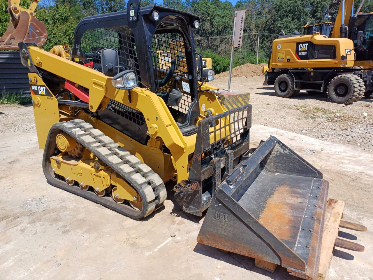 CAT 249D - Compact track loader: picture 2 CAT 249D - Compact track loader: picture 2
