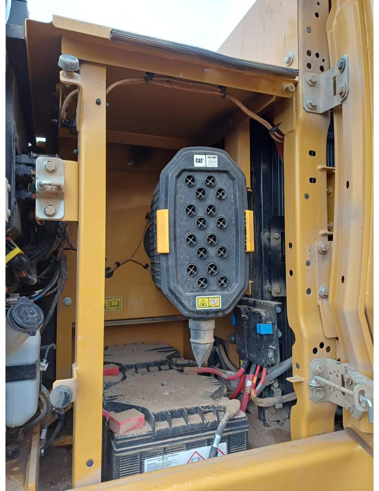 Crawler excavator CAT 323-07: picture 12