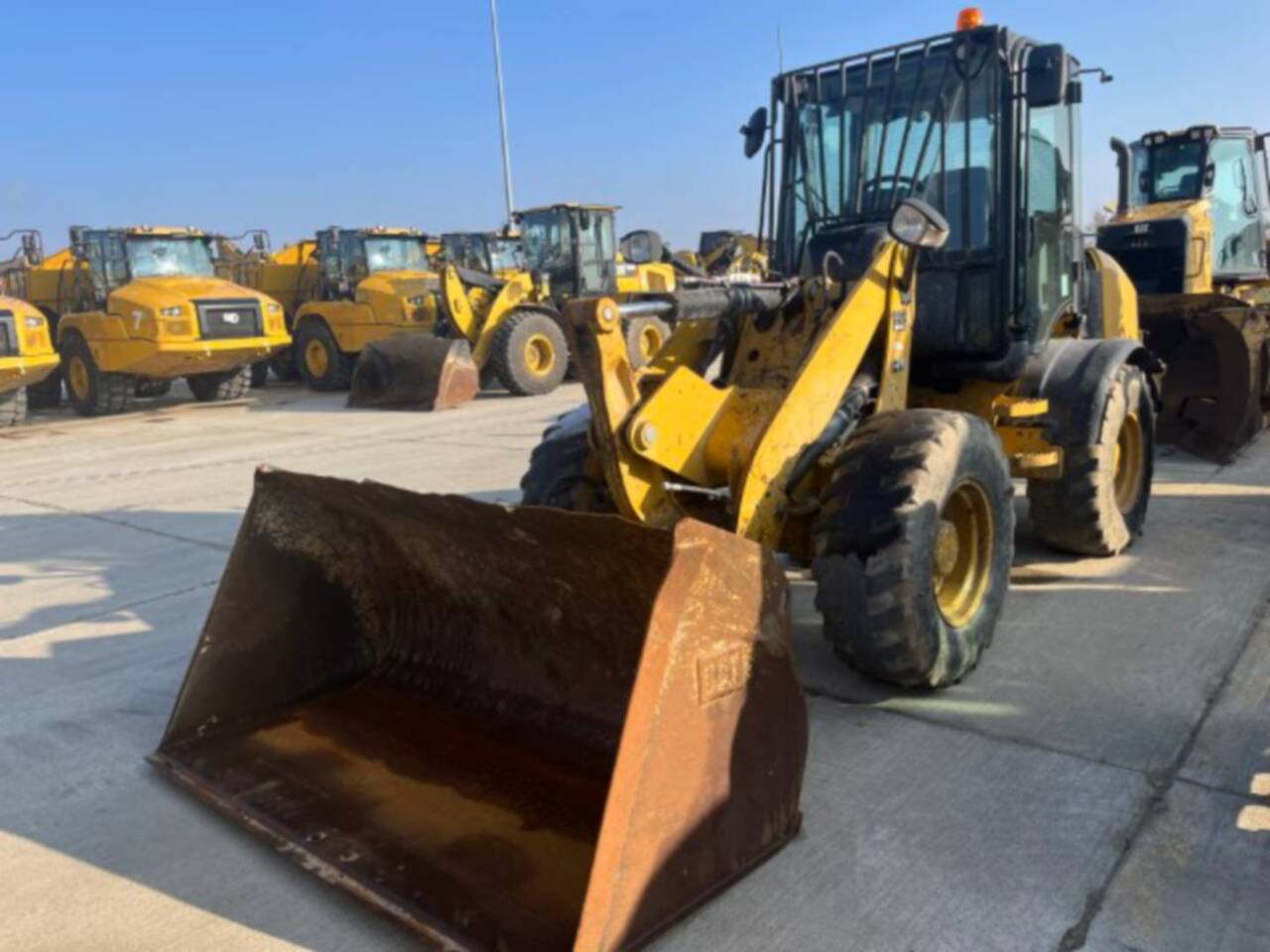 CAT 908M - Wheel loader: picture 1 CAT 908M - Wheel loader: picture 1