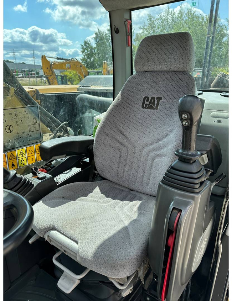 Wheel excavator CAT M318F: picture 12