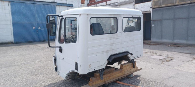 Mercedes-Benz SK KABINE KORT - Cab and interior for Truck: picture 4 Mercedes-Benz SK KABINE KORT - Cab and interior for Truck: picture 4