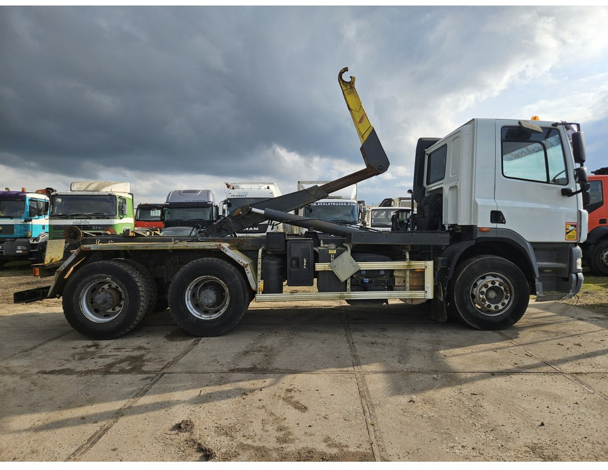 DAF CF85.460 6x4 hooklift full sping suspension Automatic gearbox 2011 - Hook lift truck: picture 3 DAF CF85.460 6x4 hooklift full sping suspension Automatic gearbox 2011 - Hook lift truck: picture 3