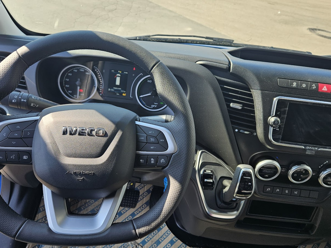 IVECO Daily 35 C 18H - Passenger van, Electric van: picture 4 IVECO Daily 35 C 18H - Passenger van, Electric van: picture 4