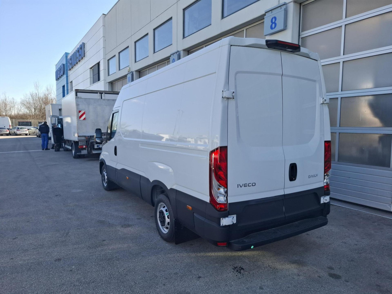 IVECO Daily 35S14V - Passenger van: picture 3 IVECO Daily 35S14V - Passenger van: picture 3