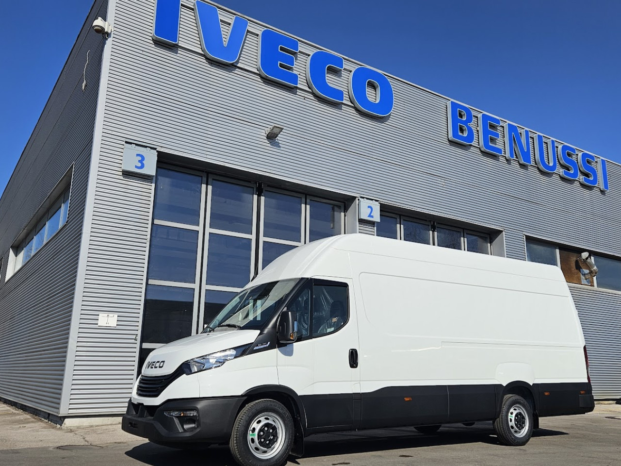 IVECO Daily 35S18H A8 - Passenger van: picture 1 IVECO Daily 35S18H A8 - Passenger van: picture 1