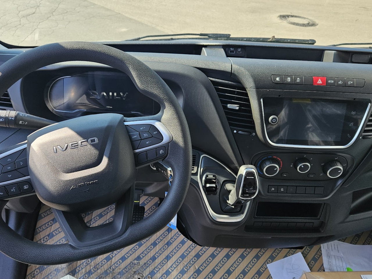 IVECO Daily 35S18H A8 - Passenger van: picture 4 IVECO Daily 35S18H A8 - Passenger van: picture 4