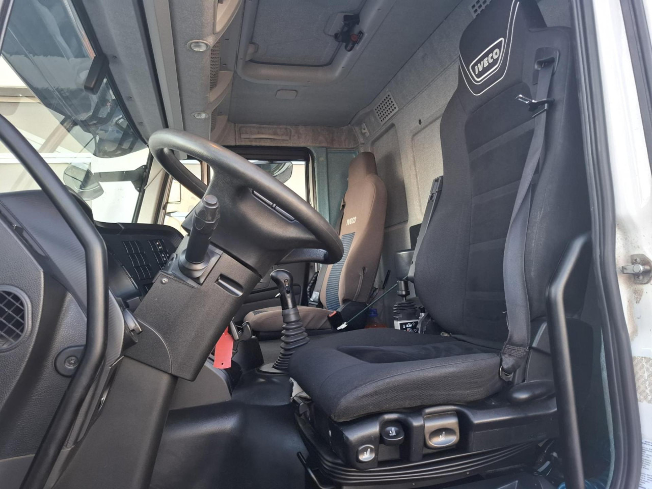 IVECO Trakker AD410T50 - Tipper: picture 2 IVECO Trakker AD410T50 - Tipper: picture 2