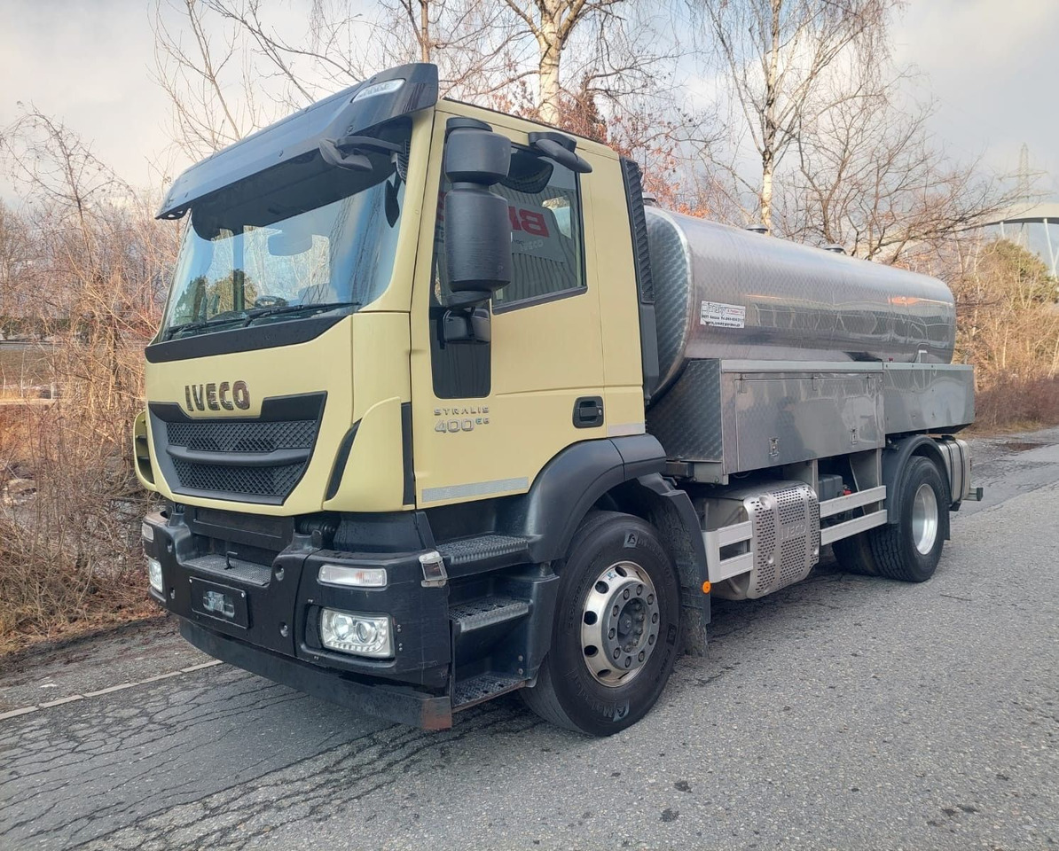 Iveco 190S40 Stralis 4x2, E6, Milchtank Jansky, RHD - Tanker truck: picture 1 Iveco 190S40 Stralis 4x2, E6, Milchtank Jansky, RHD - Tanker truck: picture 1