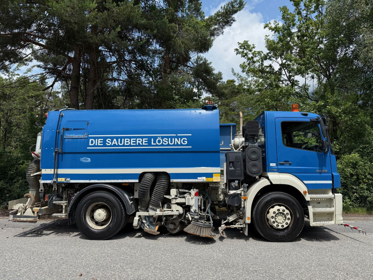 Mercedes-Benz Axor 1829 4x2, E5, EPS, RHD, Faun Kehrmaschine - Road sweeper: picture 5 Mercedes-Benz Axor 1829 4x2, E5, EPS, RHD, Faun Kehrmaschine - Road sweeper: picture 5