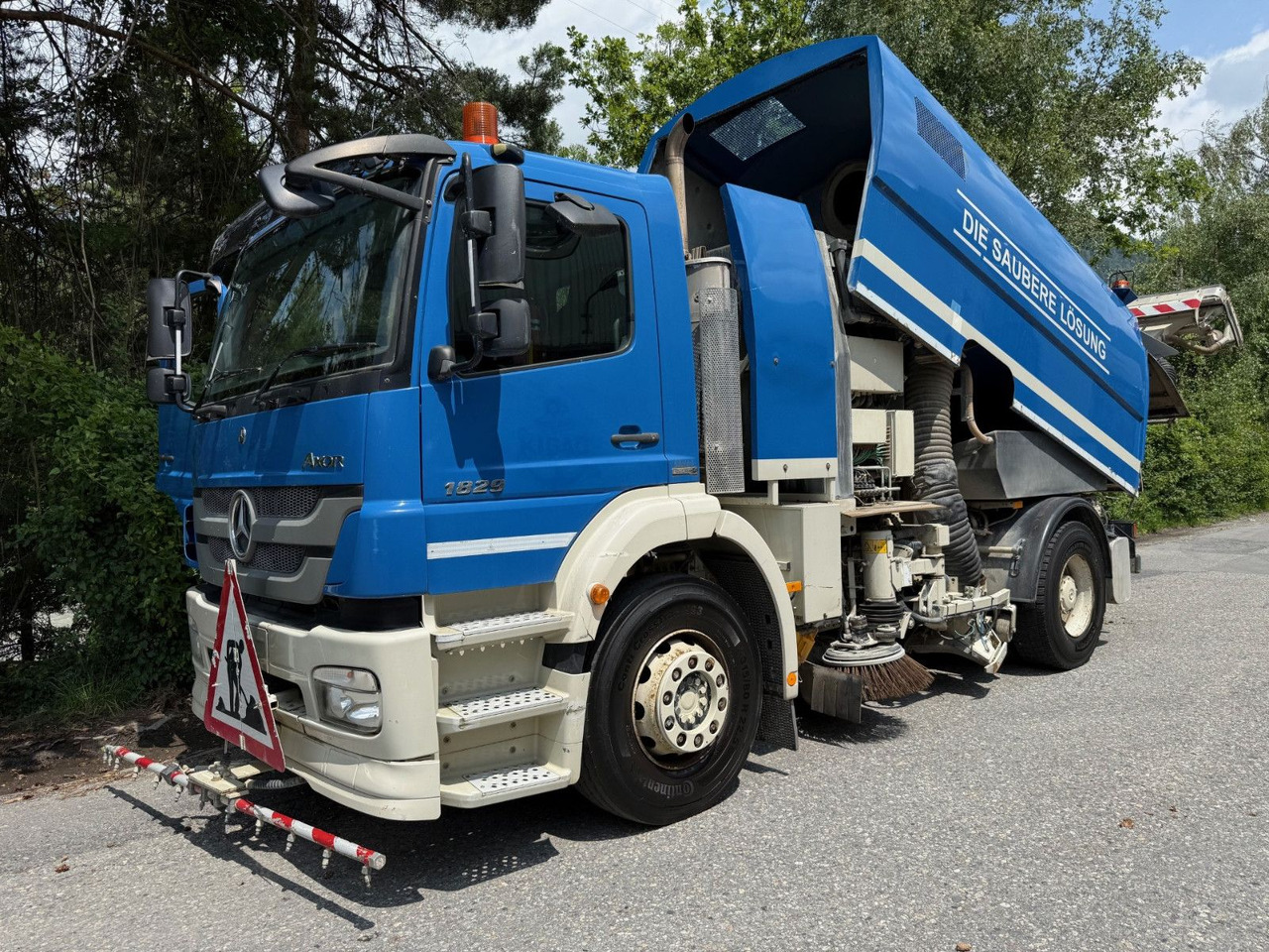 Mercedes-Benz Axor 1829 4x2, E5, EPS, RHD, Faun Kehrmaschine - Road sweeper: picture 1 Mercedes-Benz Axor 1829 4x2, E5, EPS, RHD, Faun Kehrmaschine - Road sweeper: picture 1