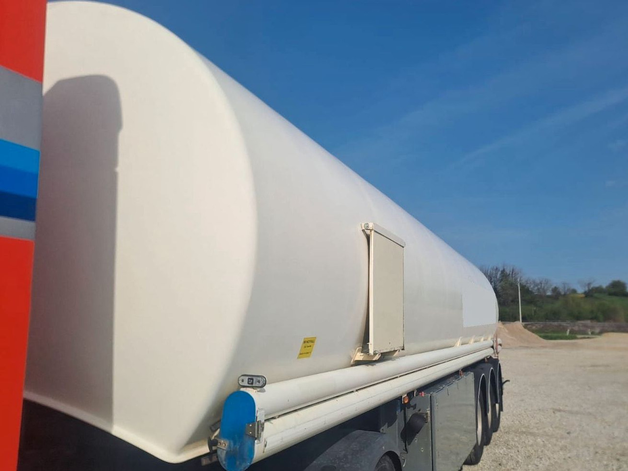 Schrader ADR, Treibstoff Diesel/Benzin, 4 Kammern, Sening Schrader ADR, Treibstoff Diesel/Benzin, 4 Kammern, Sening - Tanker semi-trailer: picture 2 Schrader ADR, Treibstoff Diesel/Benzin, 4 Kammern, Sening Schrader ADR, Treibstoff Diesel/Benzin, 4 Kammern, Sening - Tanker semi-trailer: picture 2