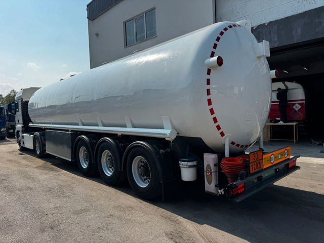 Schrader Treibstoff Diesel/Benzin, ADR, 4 Kammern, Sening - Tanker semi-trailer: picture 4 Schrader Treibstoff Diesel/Benzin, ADR, 4 Kammern, Sening - Tanker semi-trailer: picture 4