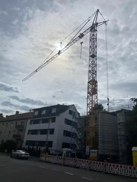 2015 Liebherr 81K - Self-erecting tower crane: picture 1 2015 Liebherr 81K - Self-erecting tower crane: picture 1