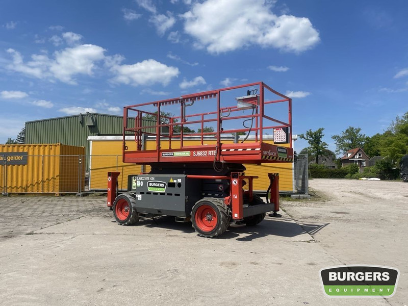 Skyjack SJ6832 RTE - Scissor lift: picture 2 Skyjack SJ6832 RTE - Scissor lift: picture 2