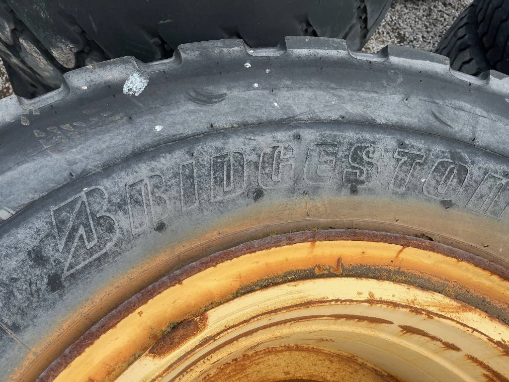 Bridgestone 775 /65 R29 Volvo L180 Wheels - Wheel and tire package: picture 4 Bridgestone 775 /65 R29 Volvo L180 Wheels - Wheel and tire package: picture 4