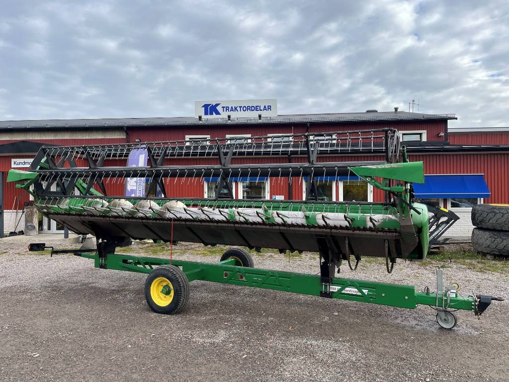 John Deere 622R Skärbord / Header 22 fot till JD T550 i - Harvester attachment: picture 1 John Deere 622R Skärbord / Header 22 fot till JD T550 i - Harvester attachment: picture 1