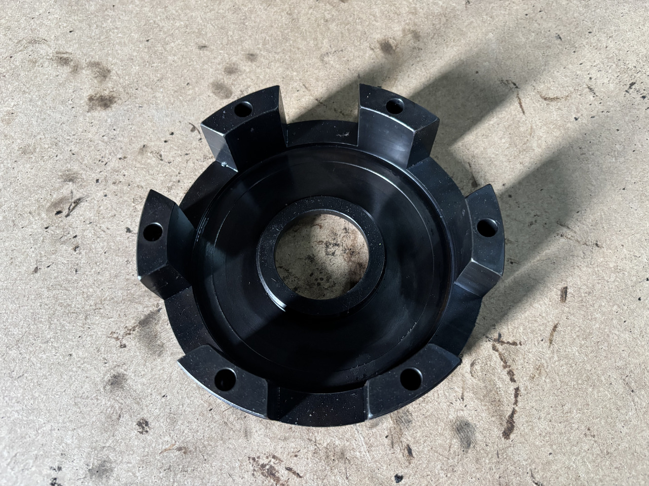 CLAAS AXION 830 Dzwon Obudowa 0011343560 0011606740 - Clutch cover for Farm tractor: picture 1 CLAAS AXION 830 Dzwon Obudowa 0011343560 0011606740 - Clutch cover for Farm tractor: picture 1