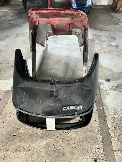 Case Farmall Pokrywa Maska silnika 84472108 - Hood for Farm tractor: picture 1 Case Farmall Pokrywa Maska silnika 84472108 - Hood for Farm tractor: picture 1