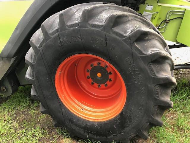 Claas Lexion 800/65 R32 - Wheel and tire package for Agricultural machinery: picture 1 Claas Lexion 800/65 R32 - Wheel and tire package for Agricultural machinery: picture 1