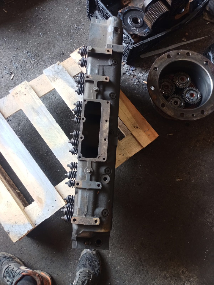 Claas Xerion Cat C9 - głowica cylindrów 2134360 213-4360 332-3619 - Cylinder head for Agricultural machinery: picture 2 Claas Xerion Cat C9 - głowica cylindrów 2134360 213-4360 332-3619 - Cylinder head for Agricultural machinery: picture 2