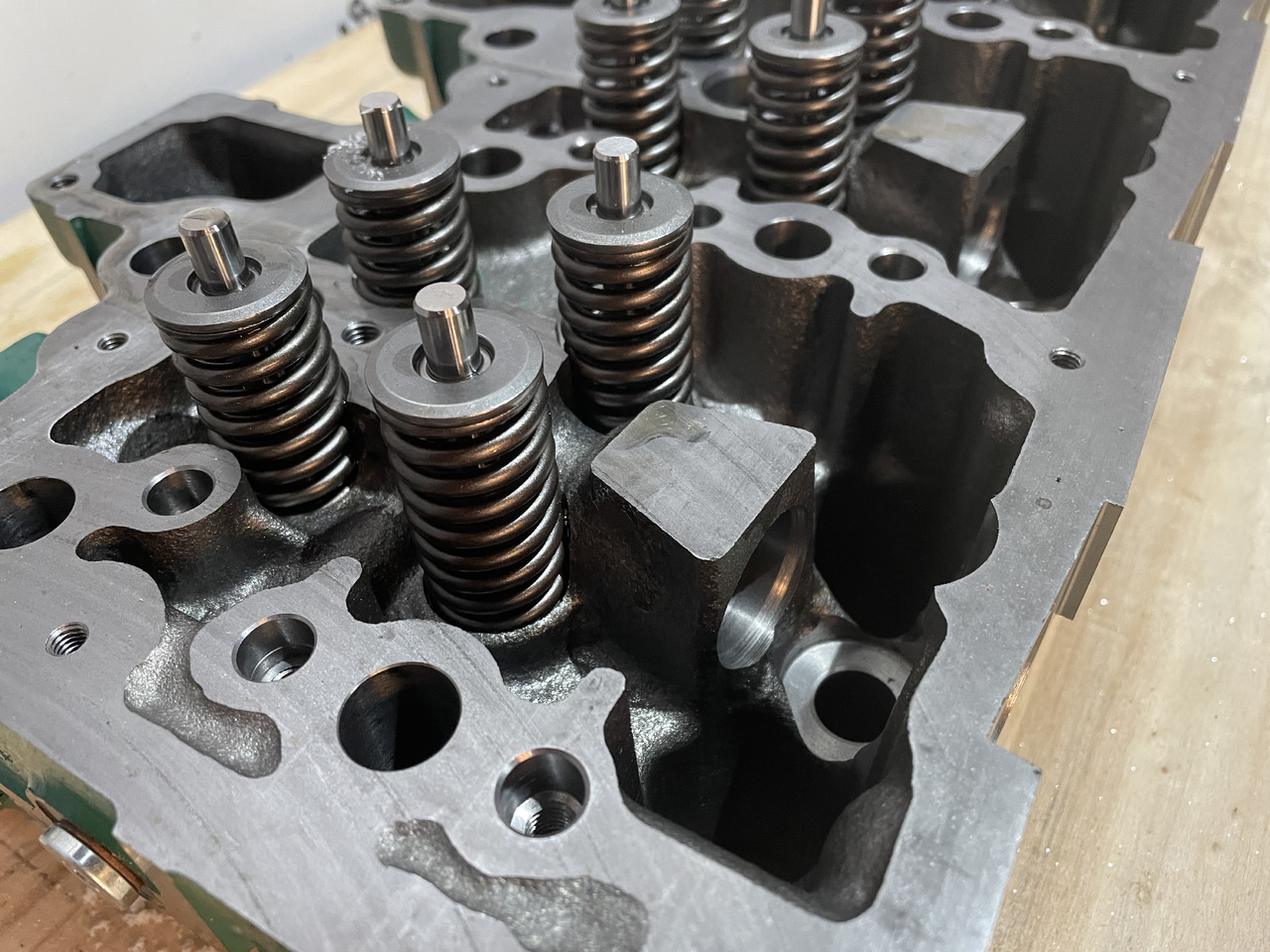 Deutz TCD2013L64V - głowica cylindrów kompletna NOWA 040129201306 - Cylinder head for Agricultural machinery: picture 4 Deutz TCD2013L64V - głowica cylindrów kompletna NOWA 040129201306 - Cylinder head for Agricultural machinery: picture 4