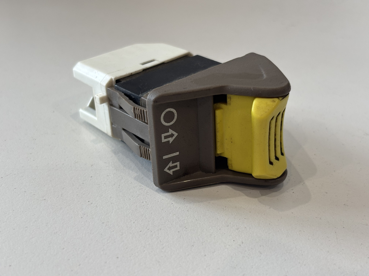 John Deere 6M 6R 6xxx Przełącznik Sterowania tylnym WOM AL218836 - Electrical system for Agricultural machinery: picture 2 John Deere 6M 6R 6xxx Przełącznik Sterowania tylnym WOM AL218836 - Electrical system for Agricultural machinery: picture 2