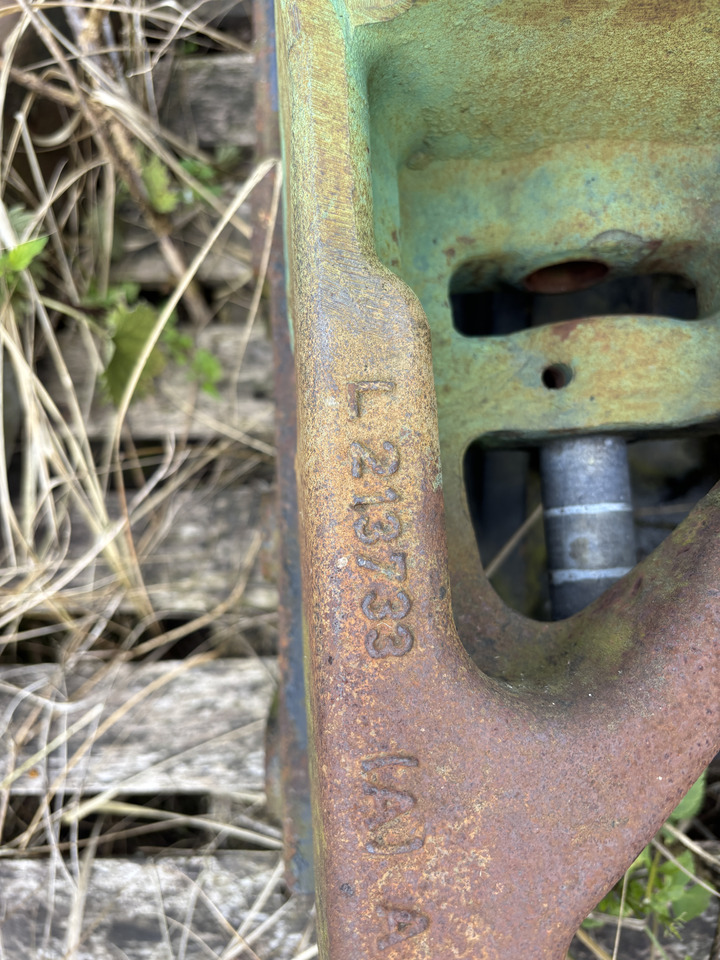 John Deere 6xxxR - support osi przedniej L213734 L213733 - Front axle: picture 2 John Deere 6xxxR - support osi przedniej L213734 L213733 - Front axle: picture 2