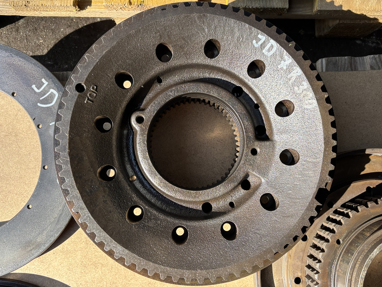 John Deere 7RXXX 7R330 7R 330 Piasta przedniego mostu TA27517 - Hub for Agricultural machinery: picture 1 John Deere 7RXXX 7R330 7R 330 Piasta przedniego mostu TA27517 - Hub for Agricultural machinery: picture 1
