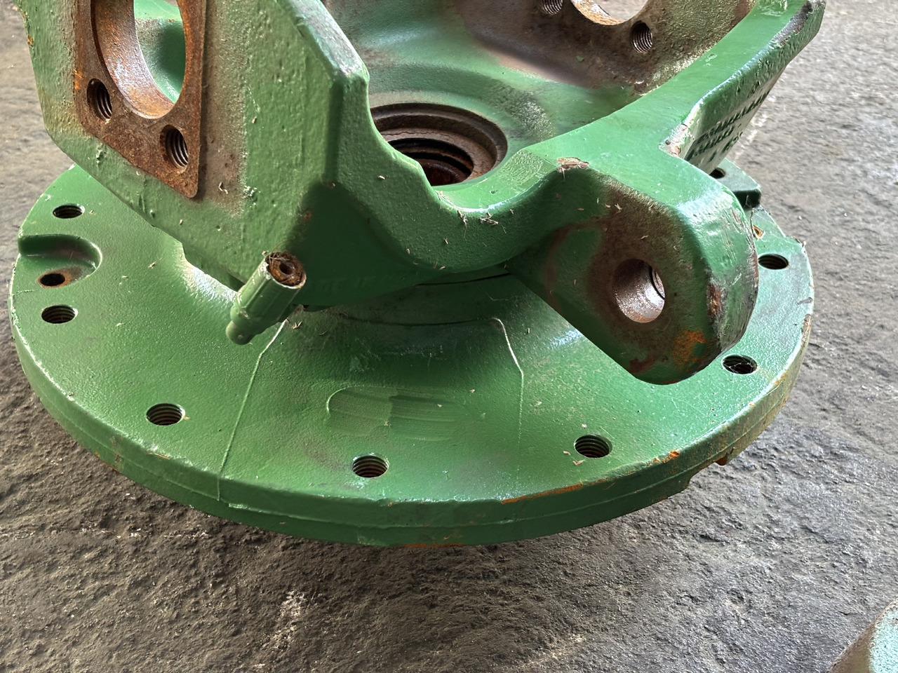 John Deere 7RXXX 7R330 7R 330 Zwrotnica Przegub Piasta R301661 RE592905 R135866 - Steering knuckle for Agricultural machinery: picture 3 John Deere 7RXXX 7R330 7R 330 Zwrotnica Przegub Piasta R301661 RE592905 R135866 - Steering knuckle for Agricultural machinery: picture 3