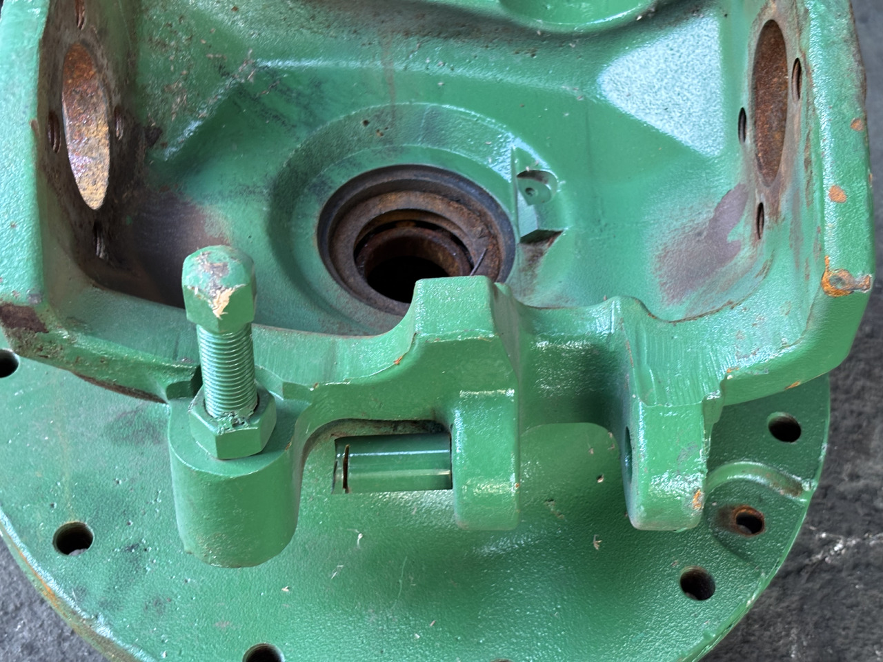 John Deere 7RXXX 7R330 7R 330 Zwrotnica Przegub Piasta R301661 RE592905 R135866 - Steering knuckle for Agricultural machinery: picture 2 John Deere 7RXXX 7R330 7R 330 Zwrotnica Przegub Piasta R301661 RE592905 R135866 - Steering knuckle for Agricultural machinery: picture 2