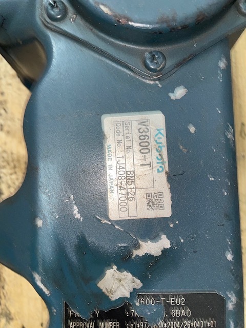 Kubota V3600-T , V3300 pompa wody z obudową - Coolant pump for Agricultural machinery: picture 1 Kubota V3600-T , V3300 pompa wody z obudową - Coolant pump for Agricultural machinery: picture 1