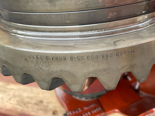 Liebherr L544 atak talerz 9:35 , ZF AP-409/DK , ZF4460366063 - Differential gear for Construction machinery: picture 4 Liebherr L544 atak talerz 9:35 , ZF AP-409/DK , ZF4460366063 - Differential gear for Construction machinery: picture 4