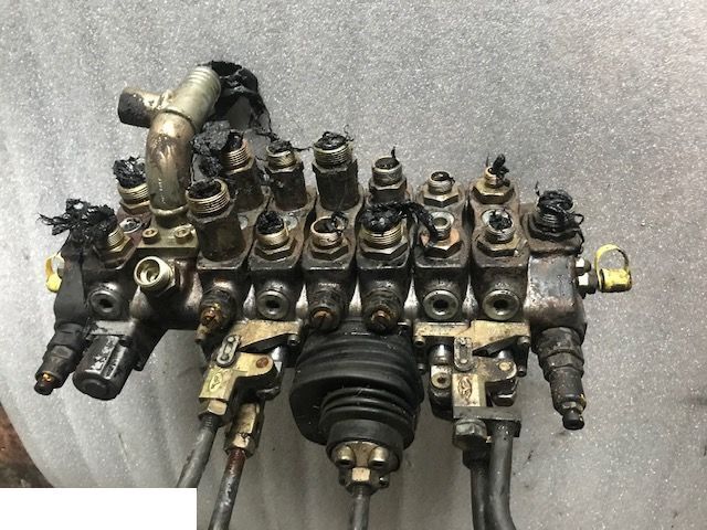 Manitou MT 1233s - Rozdzielacz - Hydraulic valve for Agricultural machinery: picture 1 Manitou MT 1233s - Rozdzielacz - Hydraulic valve for Agricultural machinery: picture 1