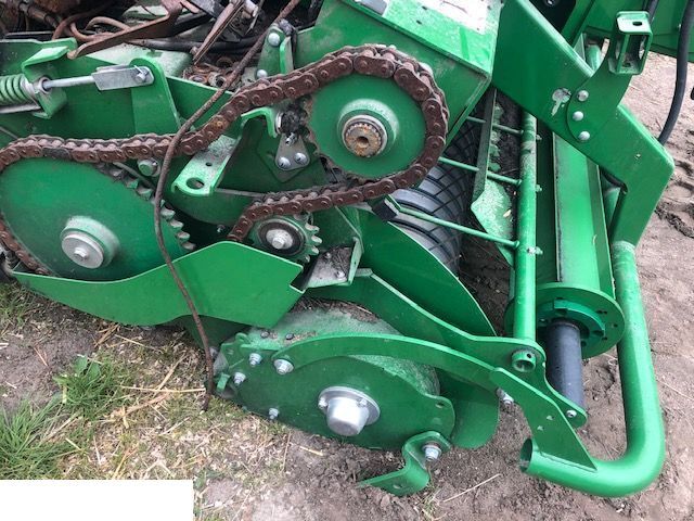 Spare parts for Round baler John Deere V461M - Podbieracz: picture 6