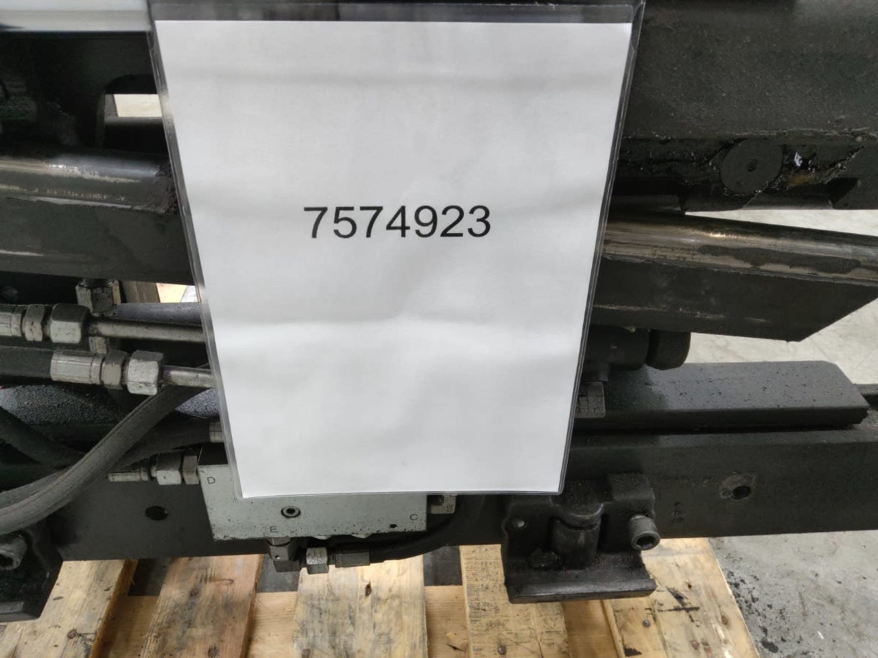 Attachment Fork positioner FEM2 - Attachment for Material handling equipment: picture 2 Attachment Fork positioner FEM2 - Attachment for Material handling equipment: picture 2