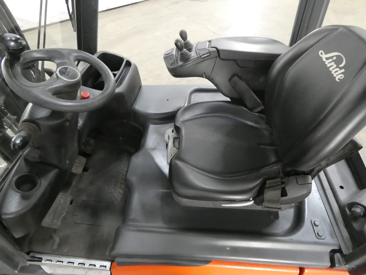 Linde E16C-02 - Electric forklift: picture 3 Linde E16C-02 - Electric forklift: picture 3