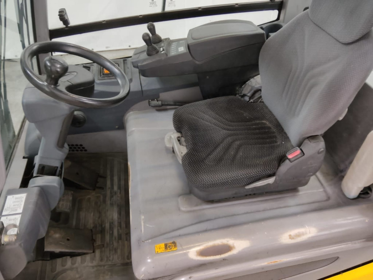 Package 6: JUNGHEINRICH ESE120 & EFG425K - Electric forklift: picture 5 Package 6: JUNGHEINRICH ESE120 & EFG425K - Electric forklift: picture 5