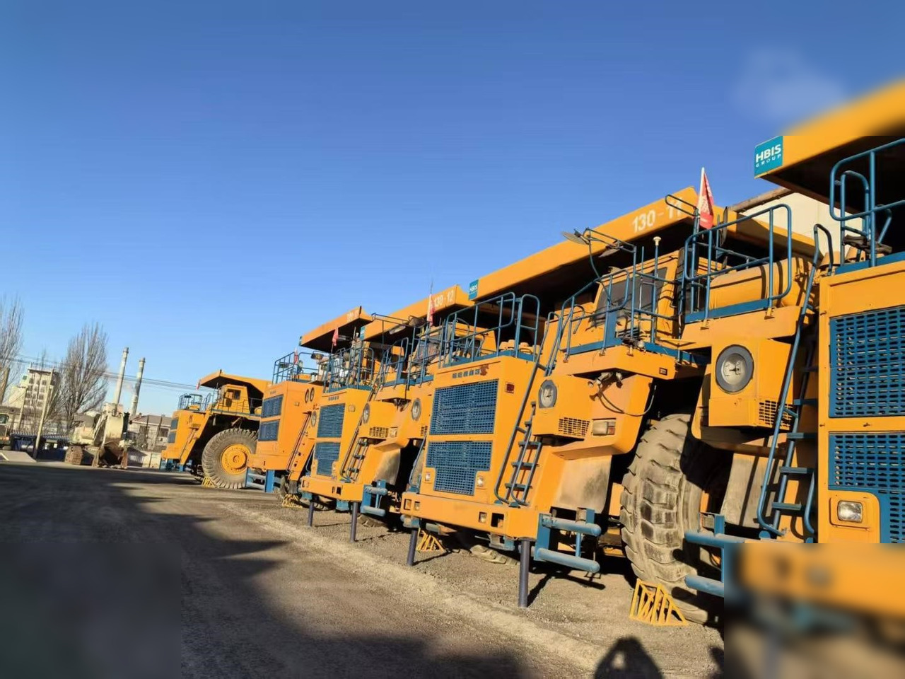 2009 BELAZ 75302 - Rigid dumper/ Rock truck: picture 2 2009 BELAZ 75302 - Rigid dumper/ Rock truck: picture 2