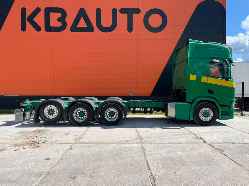 Scania R500 8x4*4 9 TON FRONT AXLE / PTO / RETARDER / CHASSIS L=7420 mm - Cab chassis truck: picture 5 Scania R500 8x4*4 9 TON FRONT AXLE / PTO / RETARDER / CHASSIS L=7420 mm - Cab chassis truck: picture 5