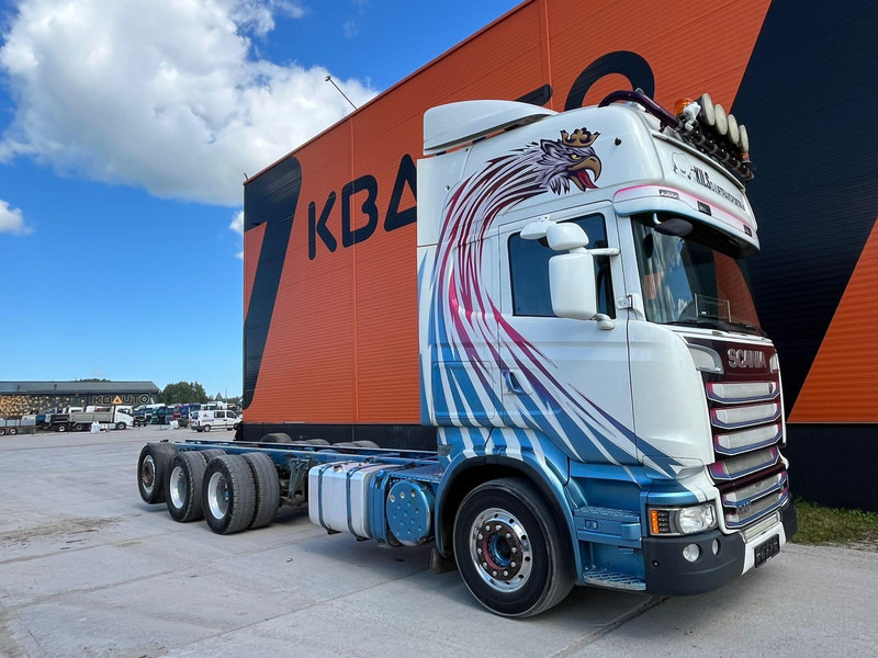 Scania R560 8x4*4 9 TON FRONT AXLE / RETARDER / CHASSIS L=9130 mm - Cab chassis truck: picture 3 Scania R560 8x4*4 9 TON FRONT AXLE / RETARDER / CHASSIS L=9130 mm - Cab chassis truck: picture 3